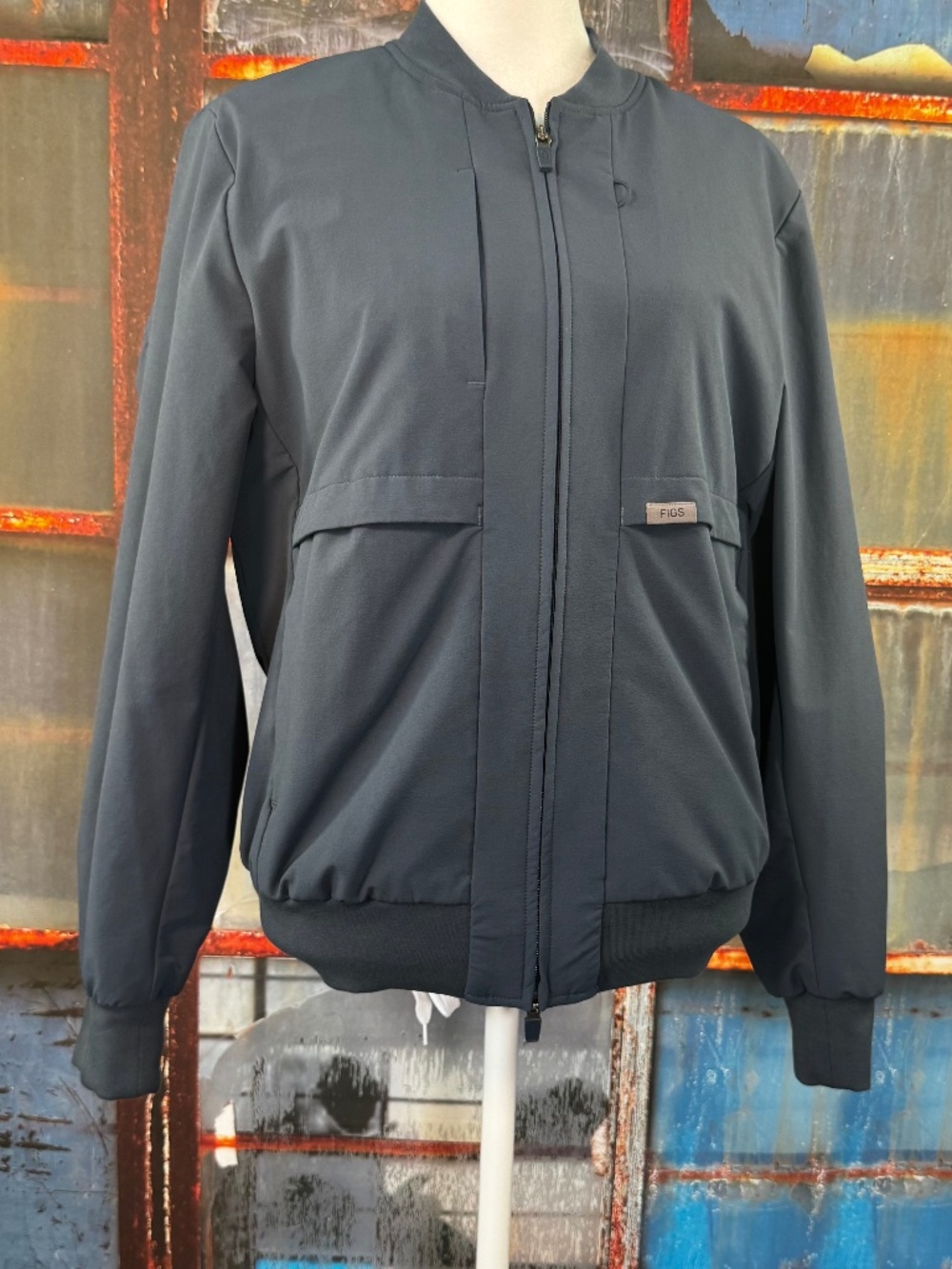 FIGS Dark Harbor Scrub Bomber Jacket Women’s Medium M Technical Comfort Workwear